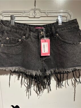 Edikted Exposed Pockets Low Rise Denim Shorts